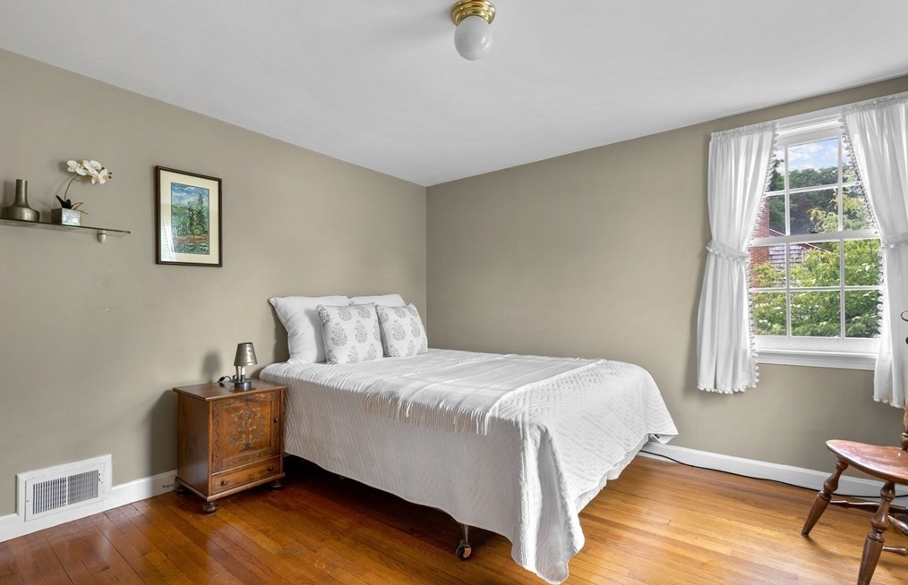 11 Sagamore Rd, Arlington MA 02476-7034 exterior