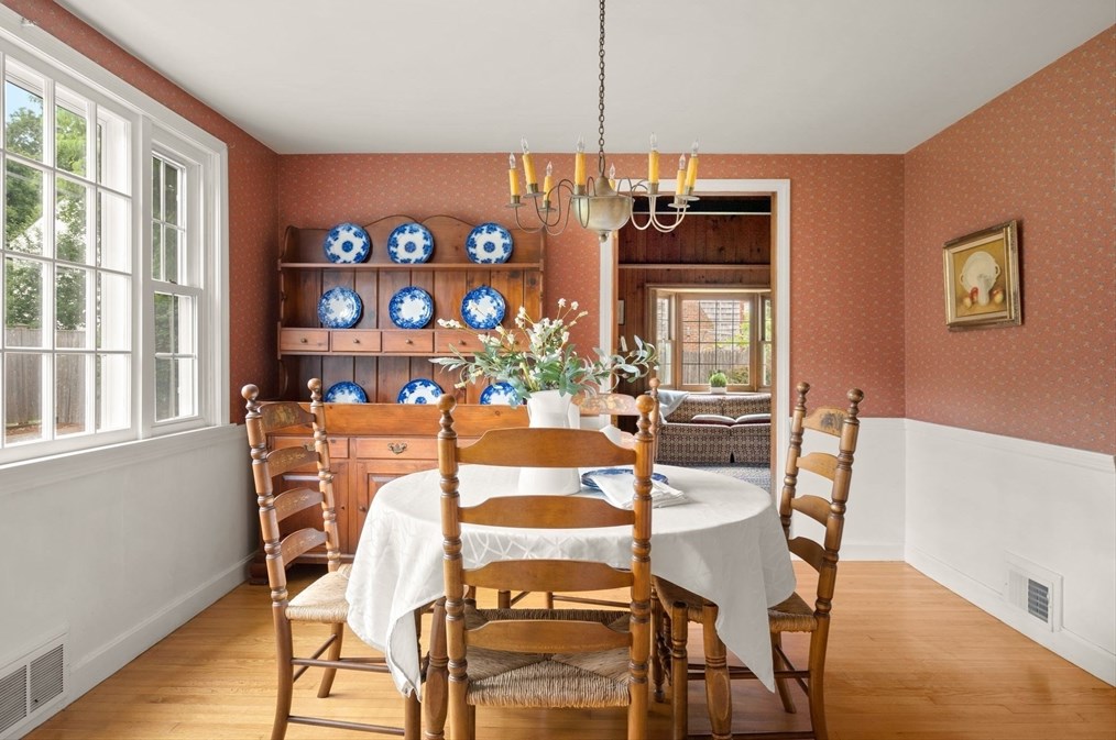 11 Sagamore Rd, Arlington MA 02476-7034 exterior