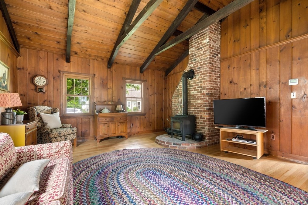 11 Sagamore Rd, Arlington MA 02476-7034 exterior