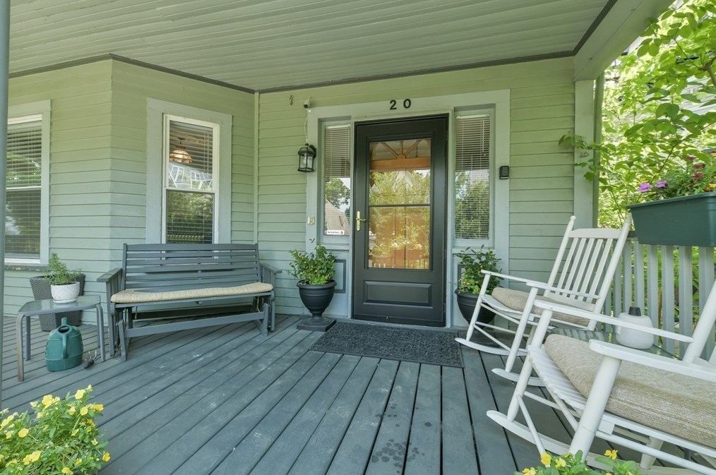20 Windermere Rd, Roxbury Xing, MA 02125 exterior