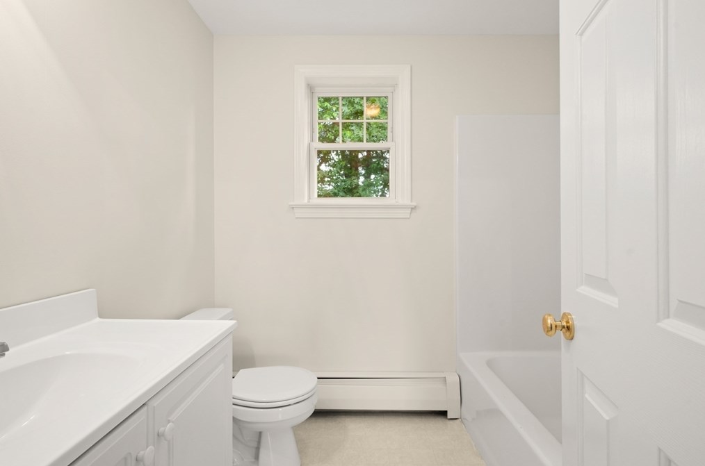 9 Hartung St, Methuen MA 01844-5210 exterior