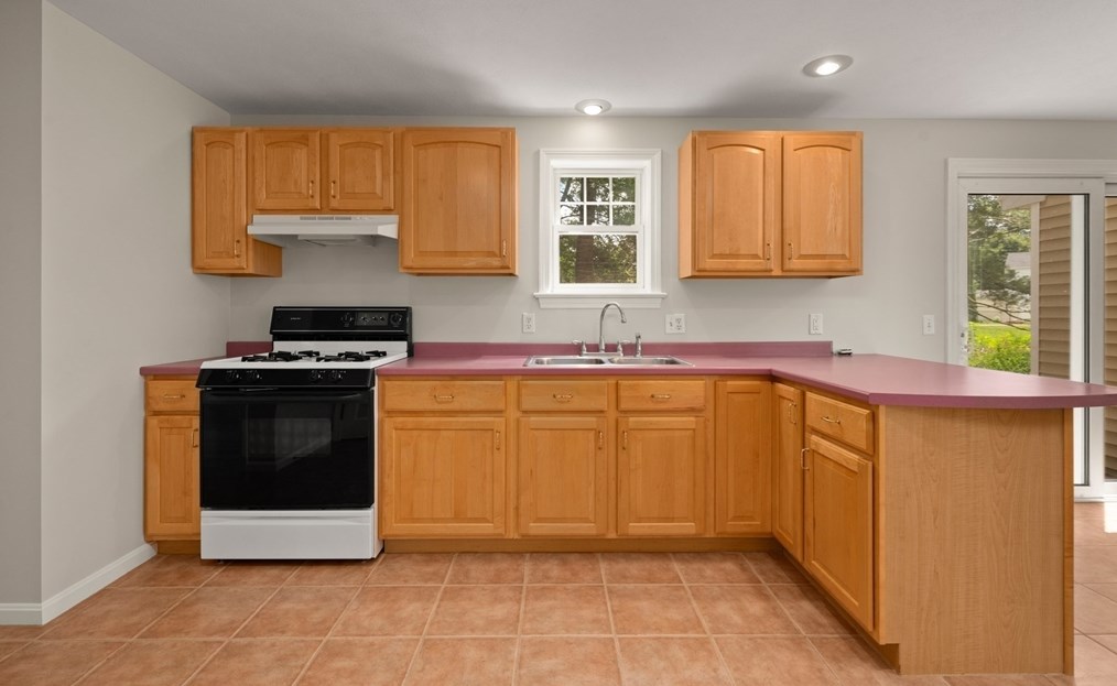 9 Hartung St, Methuen MA 01844-5210 exterior