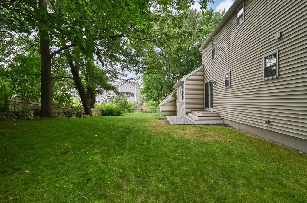 9 Hartung St, Methuen MA 01844-5210 exterior