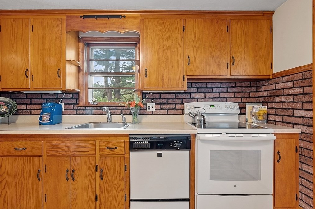 19 Boisvert Rd, Tewksbury MA 01876-3803 exterior