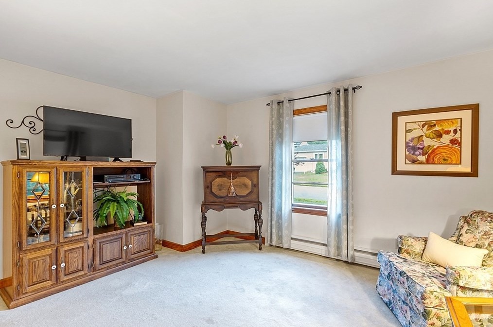 19 Boisvert Rd, Tewksbury MA 01876-3803 exterior