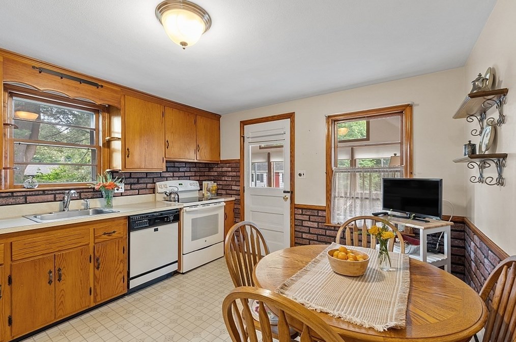 19 Boisvert Rd, Tewksbury MA 01876-3803 exterior