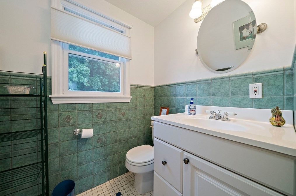 94 Frst St, Braintree MA 02184-7352 exterior