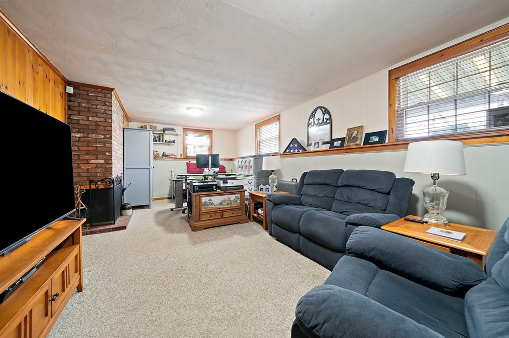 94 Frst St, Braintree MA 02184-7352 exterior