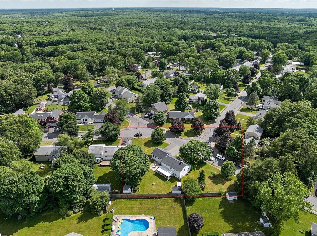 94 Frst St, Braintree MA 02184-7352 exterior