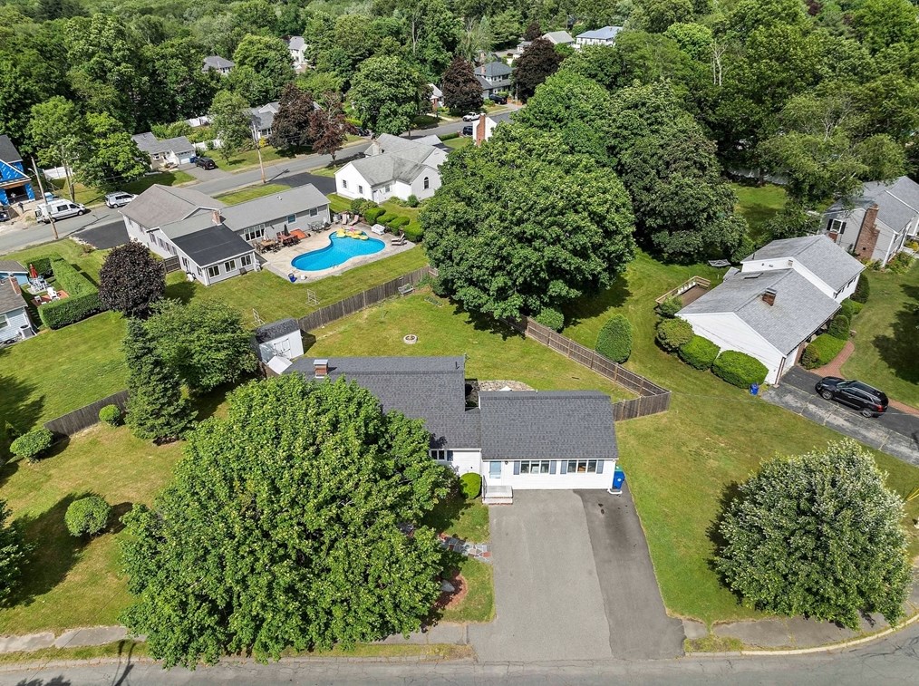 94 Frst St, Braintree MA 02184-7352 exterior