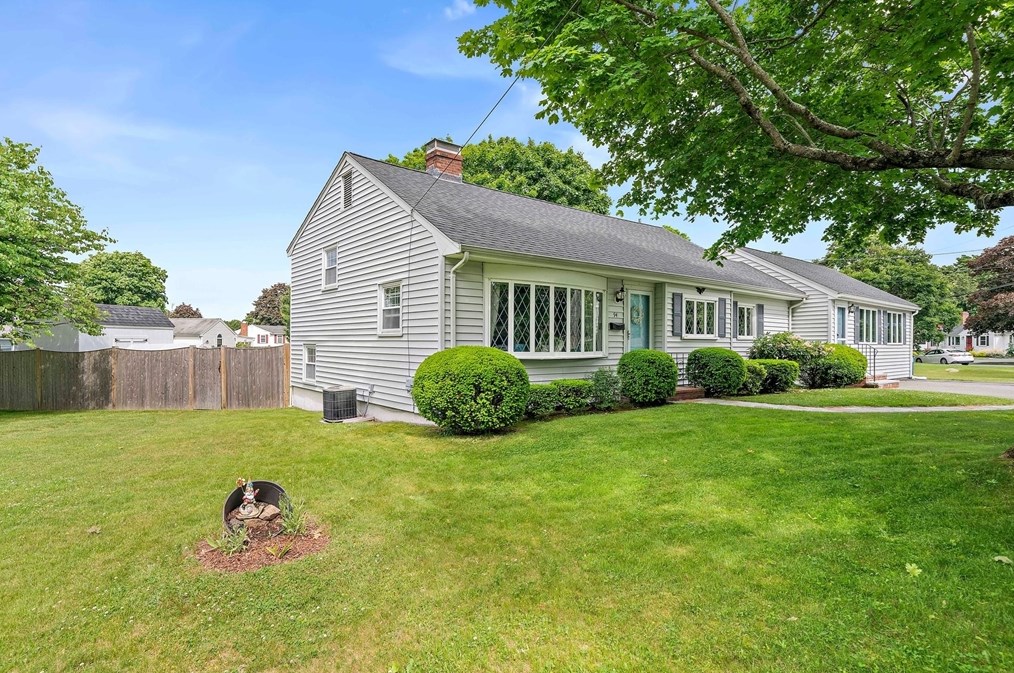 94 Frst St, Braintree MA 02184-7352 exterior