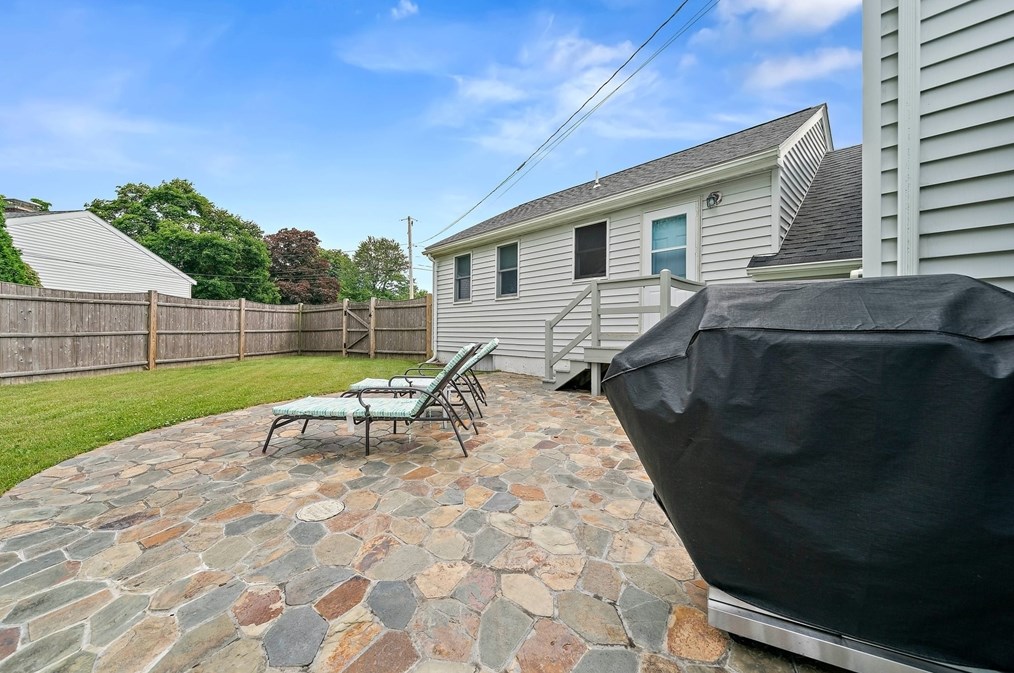 94 Frst St, Braintree MA 02184-7352 exterior