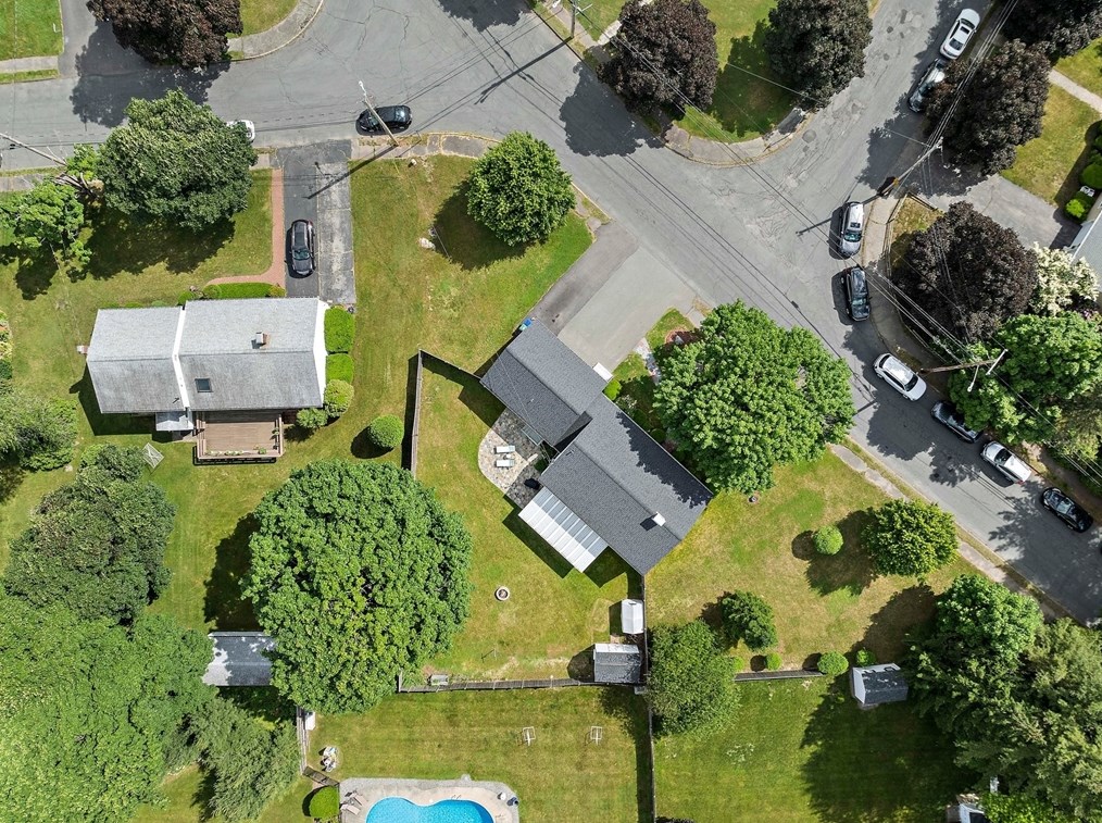 94 Frst St, Braintree MA 02184-7352 exterior