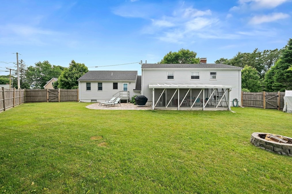 94 Frst St, Braintree MA 02184-7352 exterior