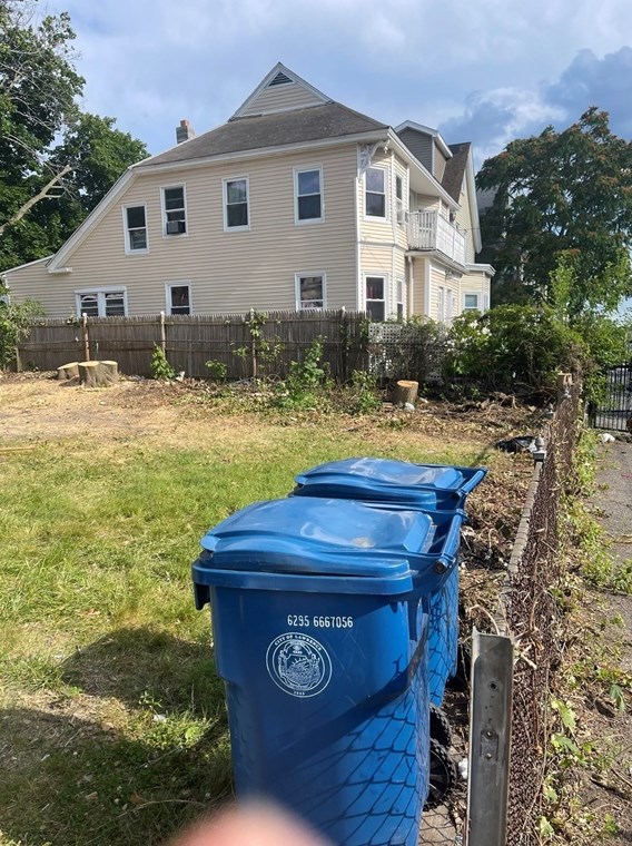 131 Saratoga St, Lawrence MA  01841-1737 exterior