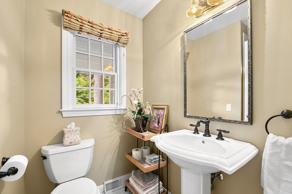 146 Silver Birch Rd, Springfield MA 01106-1735 exterior