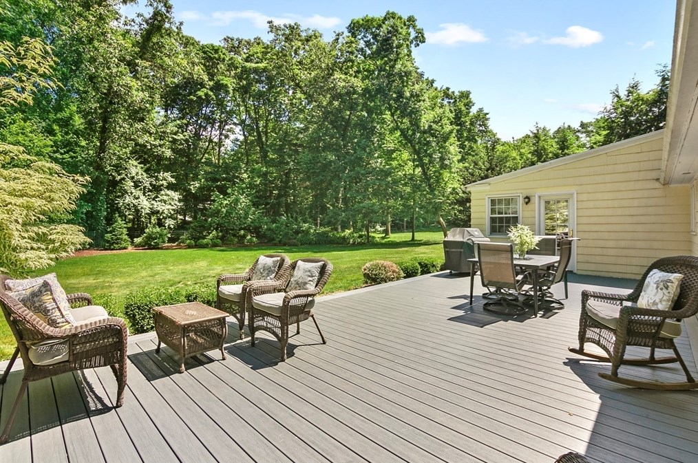 146 Silver Birch Rd, Springfield MA 01106-1735 exterior