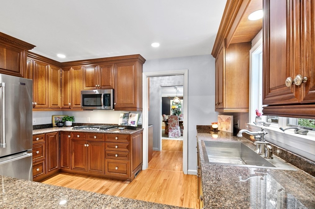 146 Silver Birch Rd, Springfield MA 01106-1735 exterior