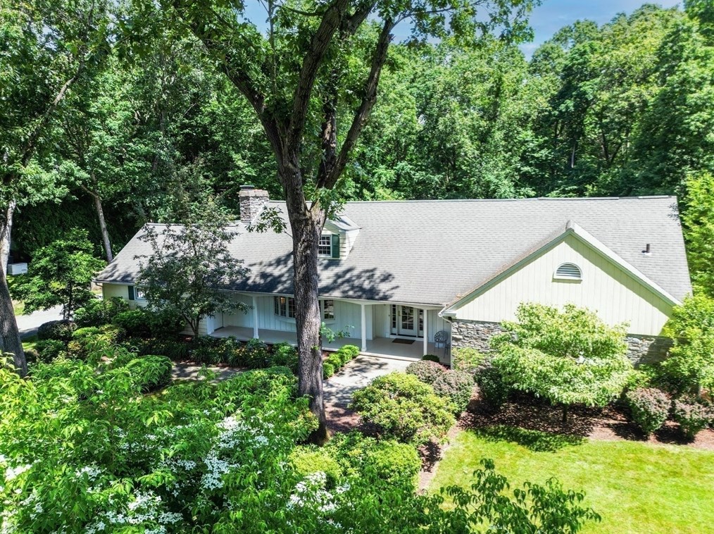 146 Silver Birch Rd, Springfield MA 01106-1735 exterior