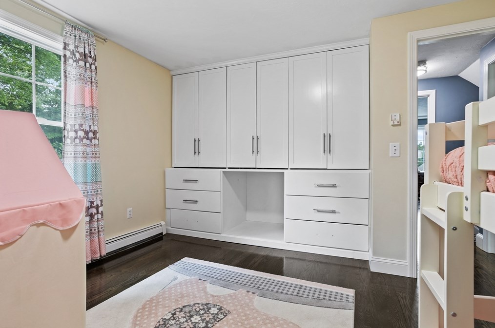 687 Pleasant St, Leominster MA  01453-6223 exterior