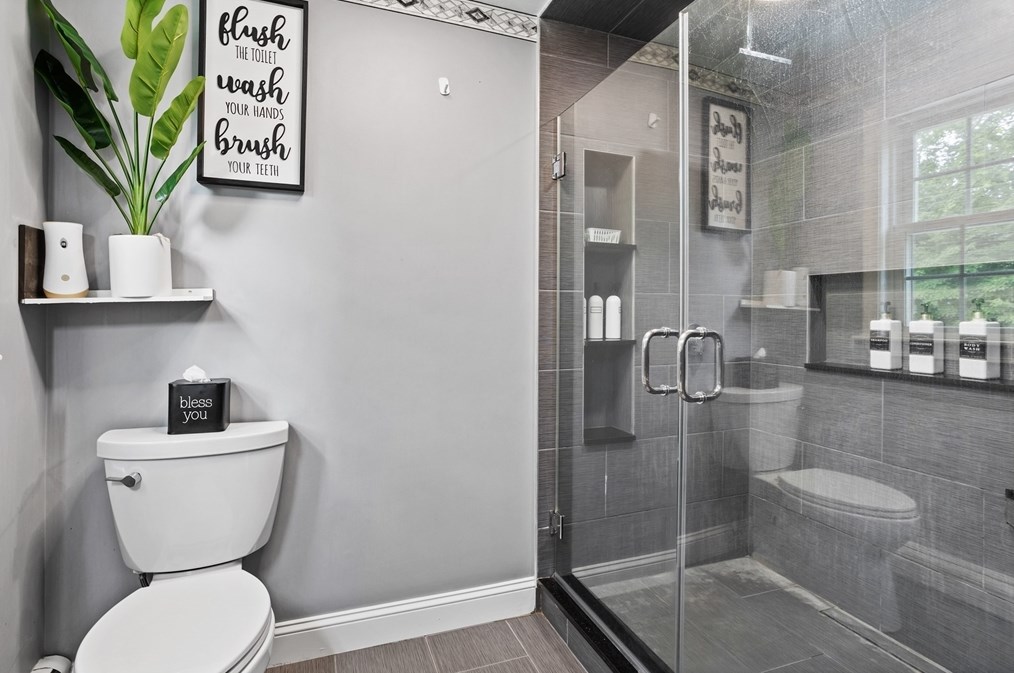 687 Pleasant St, Leominster MA  01453-6223 exterior