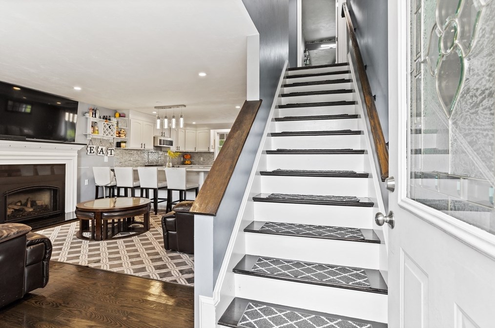 687 Pleasant St, Leominster MA  01453-6223 exterior