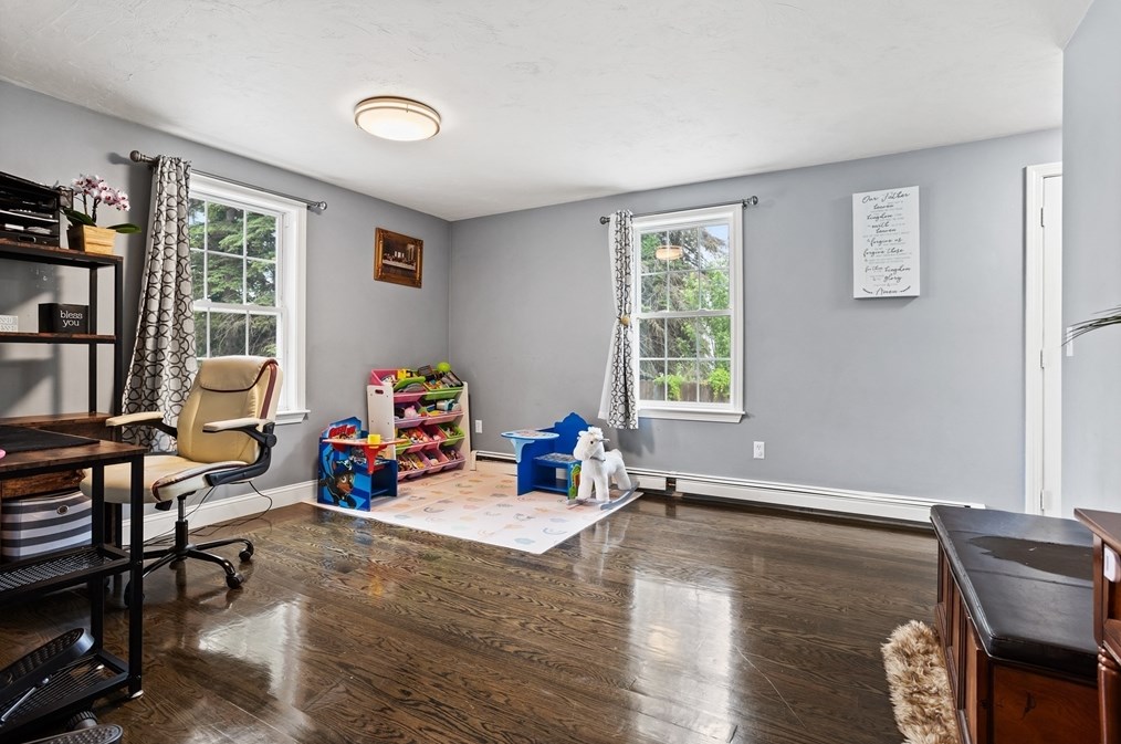 687 Pleasant St, Leominster MA  01453-6223 exterior