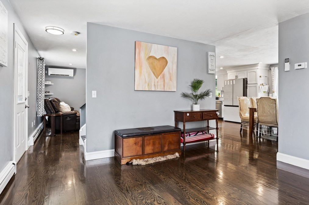 687 Pleasant St, Leominster MA  01453-6223 exterior