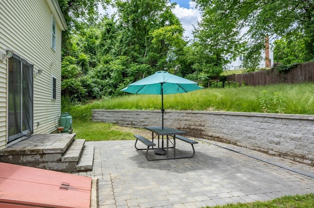 687 Pleasant St, Leominster MA  01453-6223 exterior