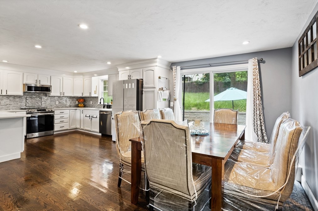 687 Pleasant St, Leominster MA  01453-6223 exterior