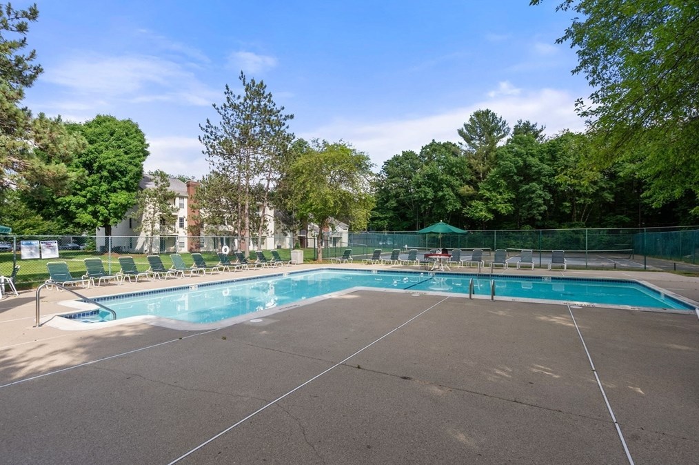 15 Walden Dr, Natick MA 01760-3881 exterior