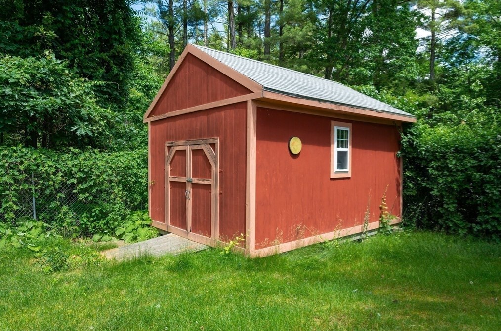 214 Freda Ln, Lowell MA 01854-1038 exterior