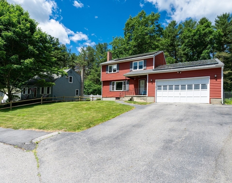 214 Freda Ln, Lowell MA 01854-1038 exterior