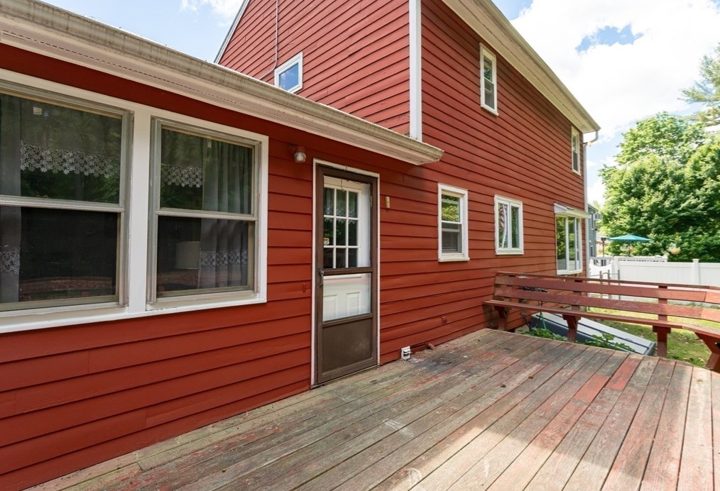 214 Freda Ln, Lowell MA 01854-1038 exterior