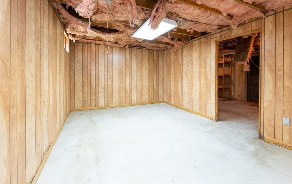 214 Freda Ln, Lowell MA 01854-1038 exterior