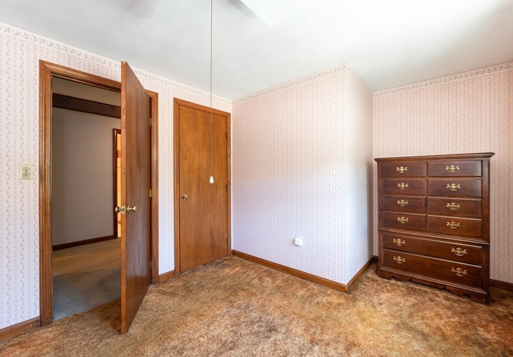 214 Freda Ln, Lowell MA 01854-1038 exterior