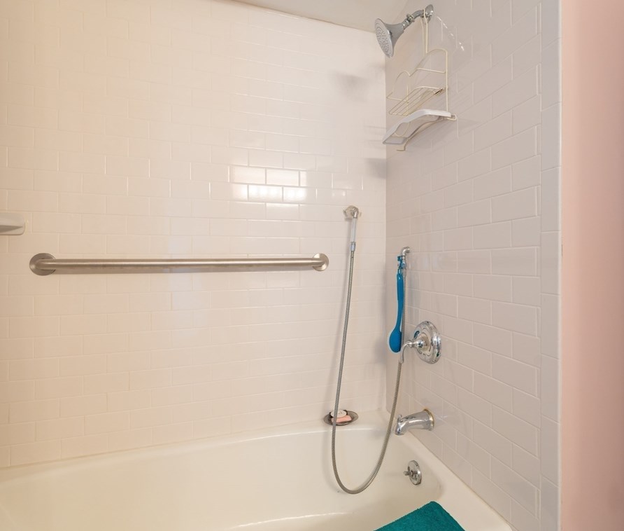 214 Freda Ln, Lowell MA 01854-1038 exterior