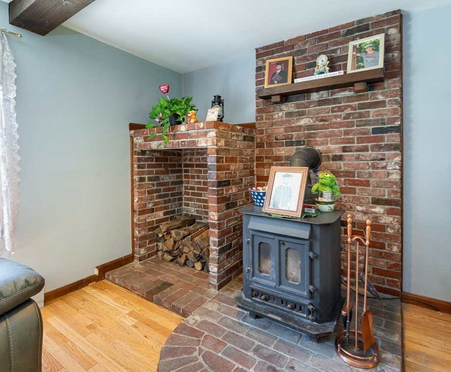 214 Freda Ln, Lowell MA 01854-1038 exterior