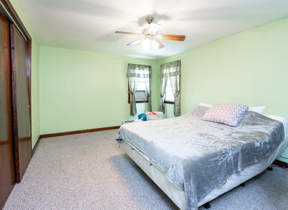 214 Freda Ln, Lowell MA 01854-1038 exterior