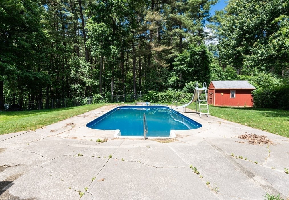 214 Freda Ln, Lowell MA 01854-1038 exterior