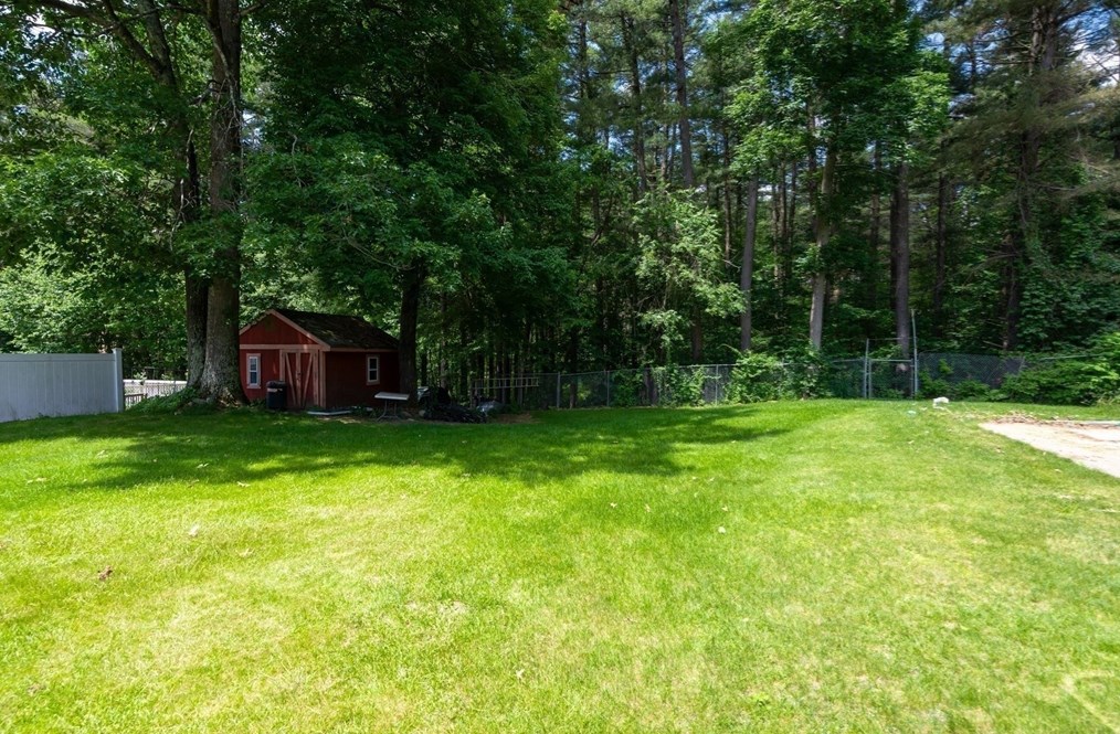 214 Freda Ln, Lowell MA 01854-1038 exterior