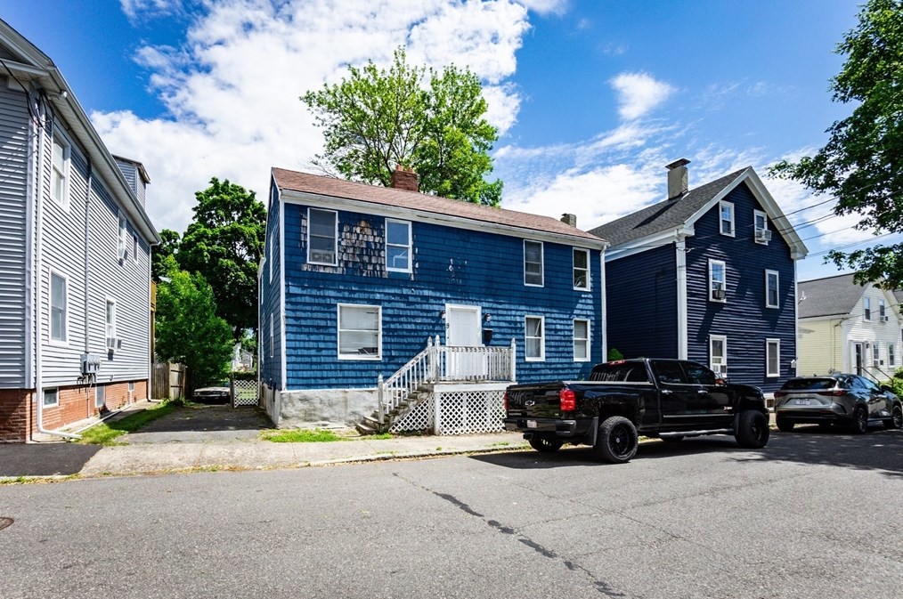 9 Barton St, Salem, MA 01970