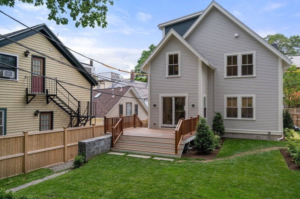 54 Davis Ave, Brookline MA 02445-7609 exterior