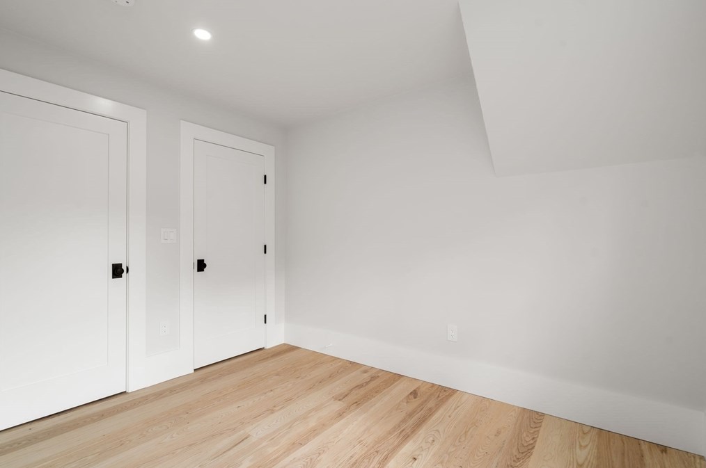 54 Davis Ave, Brookline MA 02445-7609 exterior