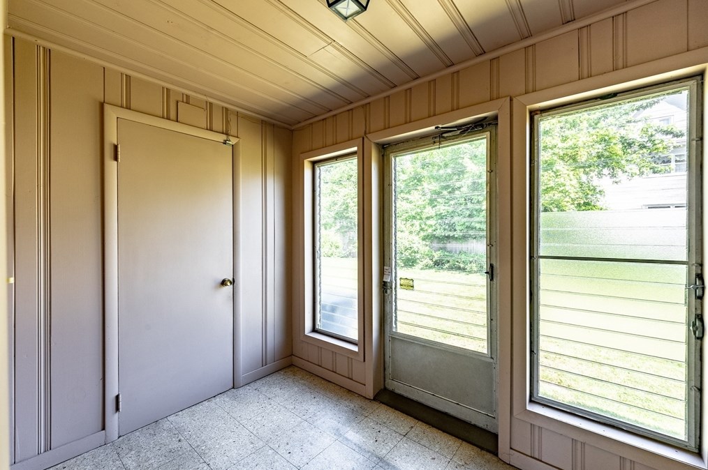 38 Calvin Cir, West Springfield MA 01089-2851 exterior