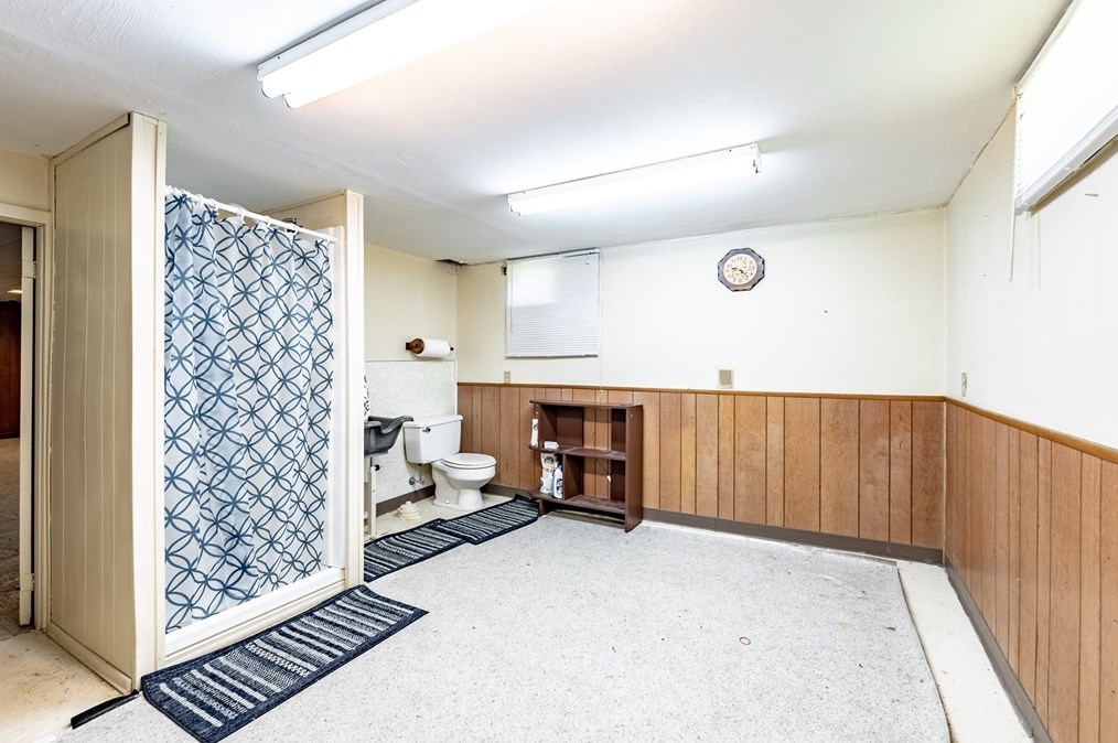 38 Calvin Cir, West Springfield MA 01089-2851 exterior