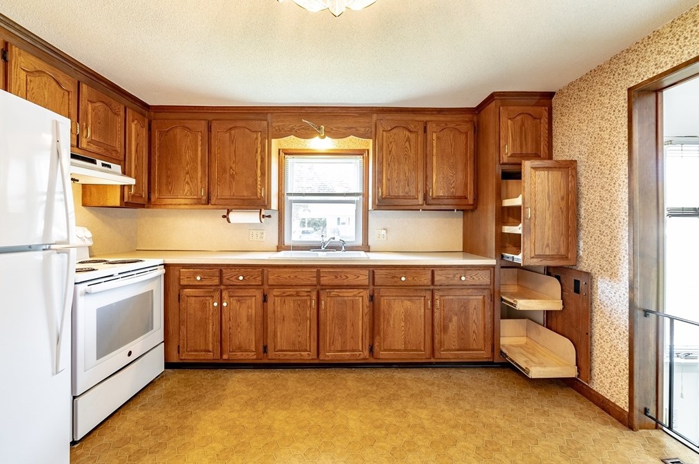 38 Calvin Cir, West Springfield MA 01089-2851 exterior