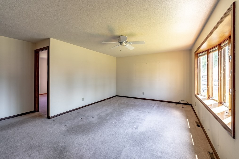 38 Calvin Cir, West Springfield MA 01089-2851 exterior