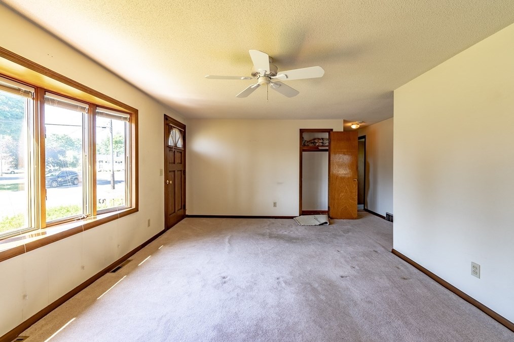 38 Calvin Cir, West Springfield MA 01089-2851 exterior