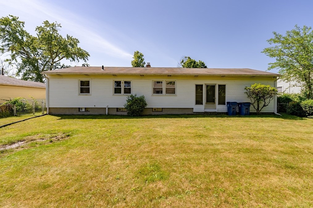 38 Calvin Cir, West Springfield MA 01089-2851 exterior